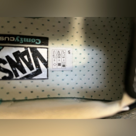 Vans - Picture 6 of 8